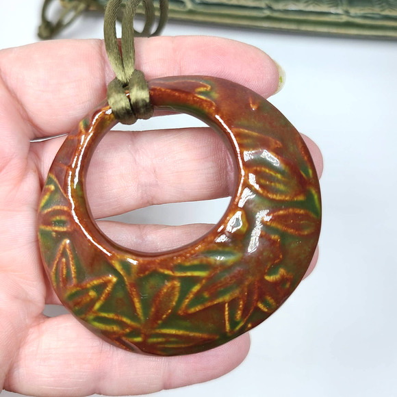 Ceramic Pendant Necklace with Silk Adjustable Rope Handmade Green Leaf Round 2" - Picture 6 of 8